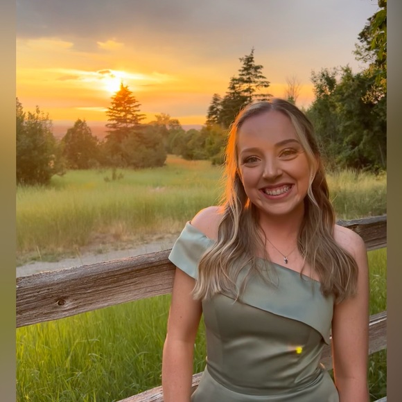 Meet your Posher, Emily - Picture 1 of 1